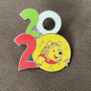 Winnie the Pooh Honey Disney Parks 2020 Mystery Box Pin Set Series New 海外 即決