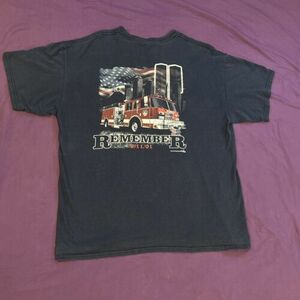 VTG 2001 FDNY T-Shirt Size Mens XL New York "Remember 9/11" FireTruck Graphic 海外 即決