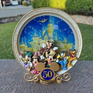 Disneyland 50th Anniversary "Happiest Homecoming on Earth" 8" Plate with Stand 海外 即決