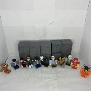 Jazwares Roblox Lot Of 11 Mini Action Figures 2.5" And 10 Cubes Toy 海外 即決