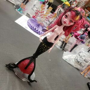 Monster High Draculaura Great Scarrier Reef Glowsome Ghoulfish Doll 海外 即決