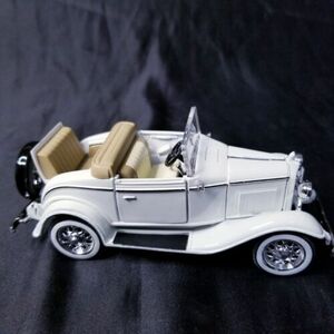 1:32 Scale 1932 Ford Model 18 V-8 Cabriolet Diecast Convertible White National 海外 即決