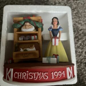 1994 SNOW WHITE CHRISTMAS DREAMS GROLIER DISNEY PORCELAIN FIGURINE 海外 即決