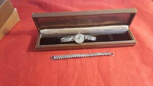 BEAUTIFUL ANTIQUE LADIES OMEGA WATCH W/TWO BANDS INCLUDING ORIG AND ORIG BOX 海外 即決