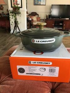 Le Creuset 3.5 QT Sauteuse Signature Cast Iron Oven#24 Thyme 海外 即決