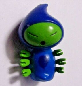 Little Green Blue Cloaked Alien Type Creature Pencil Topper - ACC 海外 即決