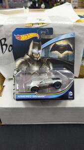 NIB 2015 ARMORED BATMOBILE DC BATMAN VS SUPERMAN DAWN JUSTICE HW HOT WHEELS 1/64 海外 即決