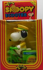 Vintage Peanuts Snoopy Friction Wheelie Green Toy Stunt Cycle NEW IN BOX 海外 即決