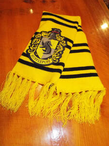 Harry Potter Hufflepuff Hogwarts House Winter Badger Scarf 58" Shawl Wrap NIP 海外 即決