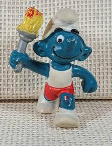 20030 Torchbearer Smurf with red shorts 1978 海外 即決