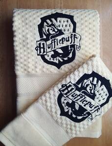 Hufflepuff House Crest Towel Set, Pale Yellow Bath and Hand Towel, Harry Potter 海外 即決