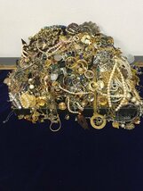 【1円～】アクセサリー まとめ 大量セット 約20kg ネックレス 金杯 イヤリング 指輪 ペンダント etc.. 色々 メッキ 現状品 RA-04_画像1