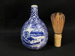 [ luck warehouse ] sake bottle vase blue and white ceramics . Tang . scenery .. map Arita . Showa Retro height 13.7cm