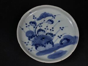 [ luck warehouse ] Edo period old Imari . rice field kiln blue and white ceramics . flower writing medium-sized dish China large Akira era thing antique old . old fine art era guarantee diameter 18.3cm