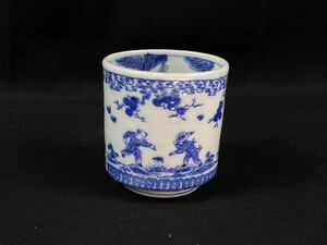 [ luck warehouse ] Meiji period old Imari angle luck soba sake cup hot water . blue and white ceramics Tang . map konnyaku seal hour substitute article height 7.7cm