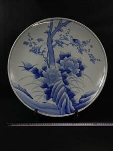 [ luck warehouse ] Meiji period old Imari ornament plate blue and white ceramics .. plum flower small bird writing one shaku six size large plate antique old . old fine art era thing diameter 47.3cm
