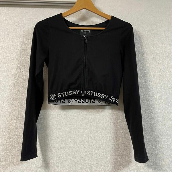 stussy ストゥーシー　ロゴ入り　ジップアップパーカー　ブラック