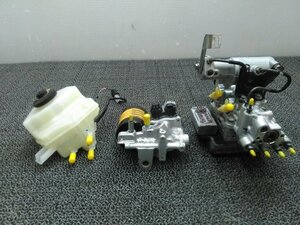 中古 トヨタ プリウス ZVW30 ABSアクチュエーター ブースター ポンプセット 47210-47330 47070-47050 未テスト ジャンク品 (棚2812-308)