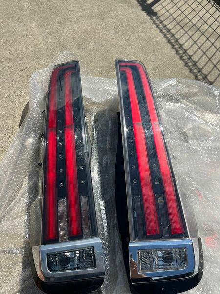 80ノア　エスクァイア 左右セット テールランプ LED 後期　zrr80