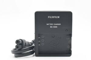 ★純正・完動・美品★Fujifilm 富士フィルム 充電器 BC-65N バッテリーチャージャー(k-3319）