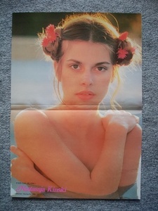 ナスターシャ・キンスキー　ポスター（縦３６・４ｃｍ、横２５・５ｃｍ）　スクリーン付録　裏面　ソフィー・マルソー　水着