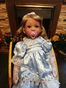 「送料無料」60㎝大 リアルな女の子のお人形 おしゃぶり付 洋服着用 ベビードール 女の子の憧れ 可愛いドール人形 プレゼント コレクション