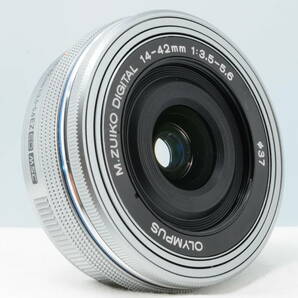 ★新品級★数回使用のみ OLYMPUS オリンパス M.ZUIKO 14-42mm F3.5-5.6 EZ パンケーキ レンズ シルバー 動作確認済みの画像2