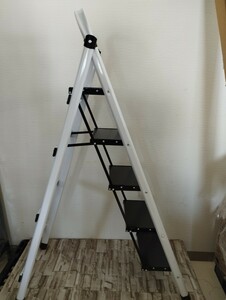 0605y2919 stepladder 4 step stylish folding ladder .. is light robust step‐ladder step pcs safety multifunction interior . car outdoors ( white )* including in a package un- possible *