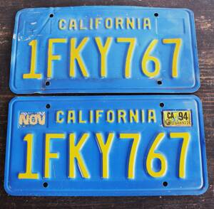 【送料無料】2枚セット 1969～81年 カリフォルニア ナンバープレート ブルー ライセンスプレート カープレート CALIFORNIA 「1FKY767」 153