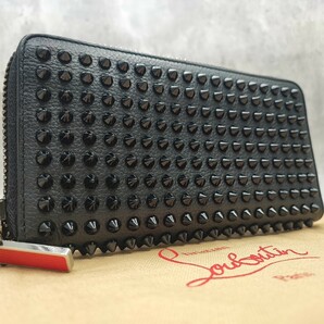 極美品/袋付●Christian Louboutin クリスチャンルブタン メンズ 長財布 パネトーネ ラウンドファスナー スタッズ シボ革レザー 黒ブラックの画像1