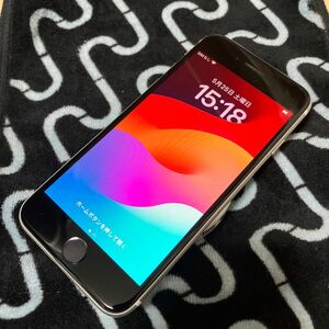 美品　動作確認済　迅速発送iPhoneSE2 第2世代 ホワイト64GB SIMフリー本体　バッテリー最大容量100%エラー無