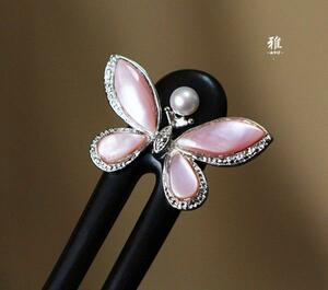 【 雅 】 優しいピンクシェルの蝶。o○ 天然あこや本真珠 黒檀 かんざし