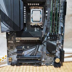 Intel Core i5-12600K BOX +GIGABYTE Z690 UD DDR4 LGA1700 +メモリー24GB