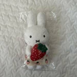 新品未使用 ミッフィー　いちご　ストロベリー　strawberry マスコット　キーホルダー タグ付き