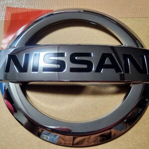 日産 純正パーツ　エンブレム マーク　E-11 62890-1U600 未使用　裏面シール付き　NISSAN