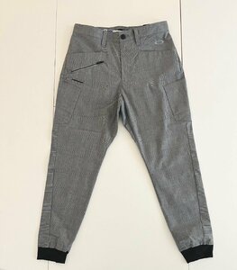 オークリー　ＳＫＵＬＬ ＶＥＲＳＡＴＩＬＥ ＴＰＤ ＪＯＧＧＥＲ ４．０　ＦＯＡ４０３５０６　(ＧＲＡＰＨＩＴＥ)　３１