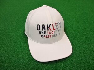 オークリー　ＯＡＫＬＥＹ　ＳＬＡＮＴ　ＣＡＰ　２４．０　ＦＯＳ９０１７１５　(ＷＨＩＴＥ)