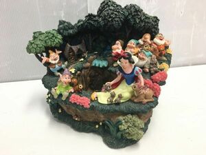 !! Disney store Snow White . 7 person. small person water garden geo llama figure Junk 