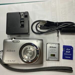 『美品』ニコン NIKON COOLPIX A100 コンパクトデジタルカメラ シルバー 動作確認済み