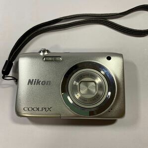 『美品』ニコン Nikon COOLPIX A100 コンパクトデジタルカメラ シルバー デジカメ ニコン クールピクス 動作確認済みの画像1