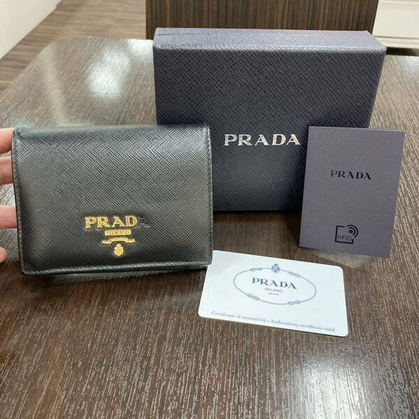 PRADA プラダ 小物 財布 二つ折り財布 レディース ブランド アイテム 箱付き ファッション おしゃれ 人気 かっこいい おすすめ