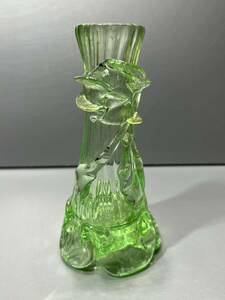 時代ガラス　ウランガラス　花瓶