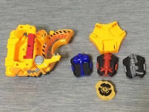 【ジャンク】仮面ライダーギーツ DXパワードビルダーバックル 一部欠品　DXギガントバックル　仮面ライダーシーカーコアID セット