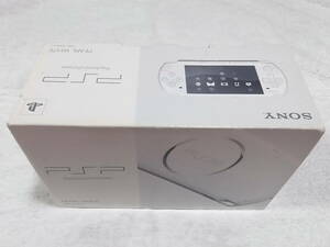 新品同様　パール ホワイト　PSP-3000　液晶画面は、完全に無傷　本体も、ほぼ無傷　ほとんど未使用に近い 付属品も綺麗な美品 全7点セット