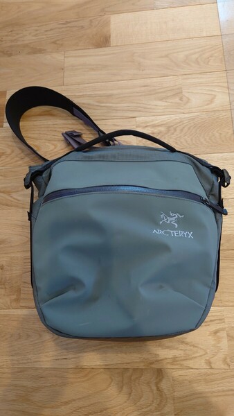 アークテリクス BEAMS ショルダーバッグ　アロー8 ARC’TERYX