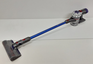 【B189】中古品　dyson　ダイソン　SV25　サイクロン式コードレスクリーナー