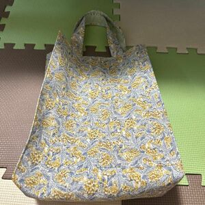 紙袋風 トートバッグ ①A4サイズくらい　ハンドメイド　花柄×モスグリーン　淡い緑　サブバッグ