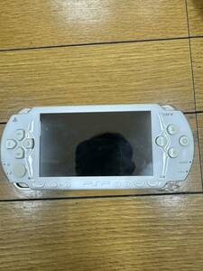 PSP1000ホワイト　32MBメモリースティック付き　SONY ソニー プレイステーションポータブル 　専用ケース付き