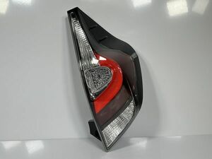 美品/低走行/対策品 アクア NHP10 後期 純正 右テールランプ テールライト LED リアフォグなし 81551-52E70 52-309 打刻K 管理23477