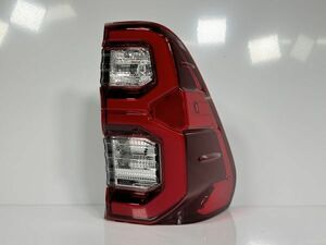 美品/破損キズなし/低走行 ハイラックス GUN125 後期 純正 右テールランプ テールライト LED 81551-0K700 0K-186 B 管理22853